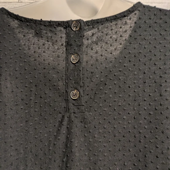 Rose & Olive Black and White V-Neck Top - Picture 5 of 6